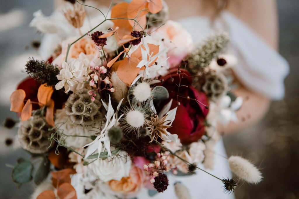 Blumenstrauss als Tischdekoration