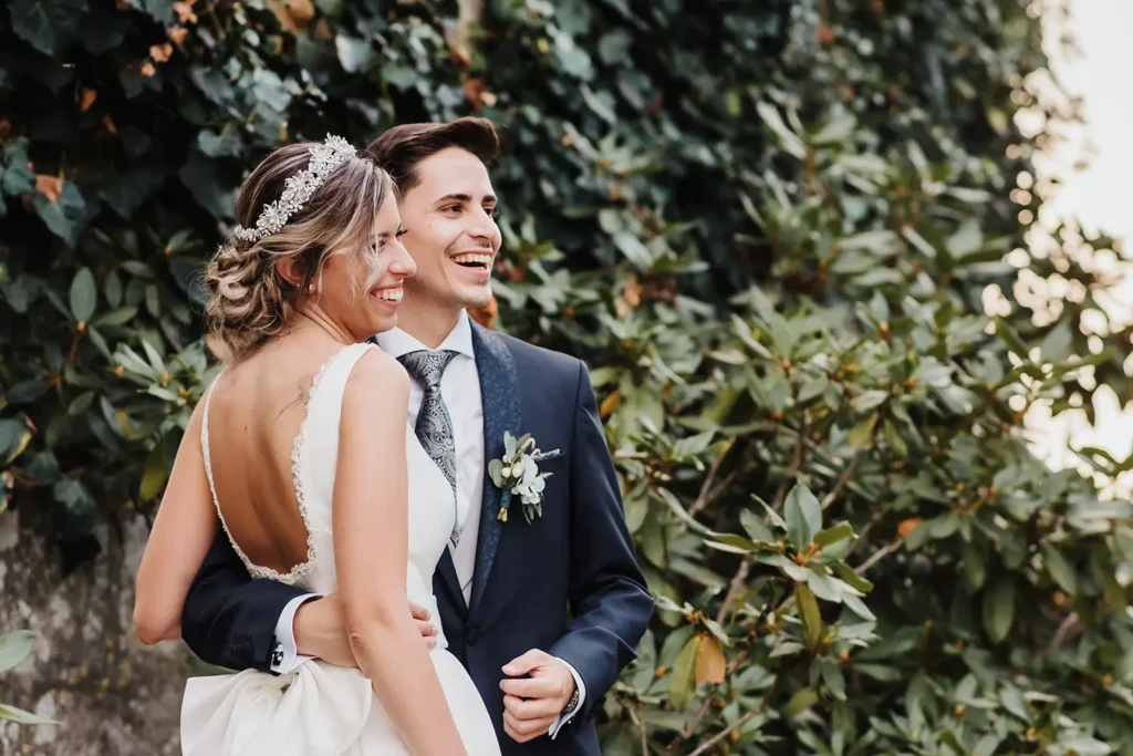 Glückliches Paar nach der Trauung